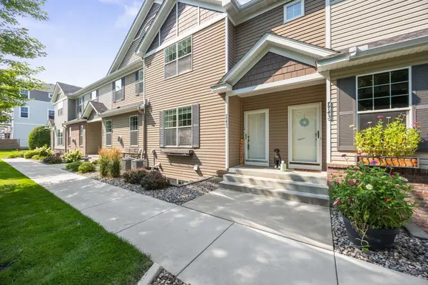 7745 Madelyn Creek DR, Victoria, MN 55386