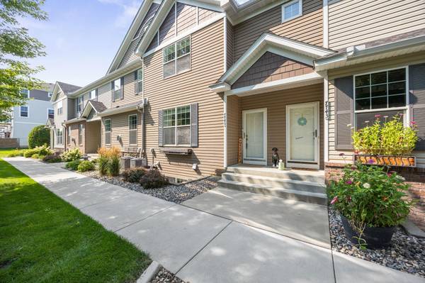 7745 Madelyn Creek DR, Victoria, MN 55386