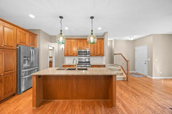 7745 Madelyn Creek DR, Victoria, MN 55386