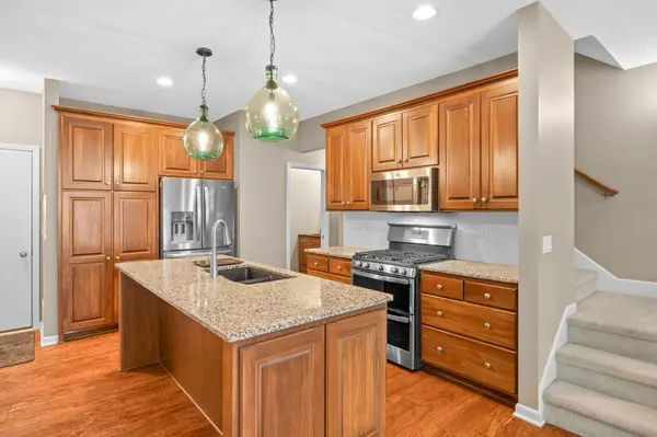 7745 Madelyn Creek DR, Victoria, MN 55386