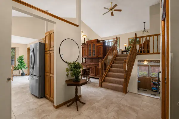 1820 Slater LN, Burnsville, MN 55337