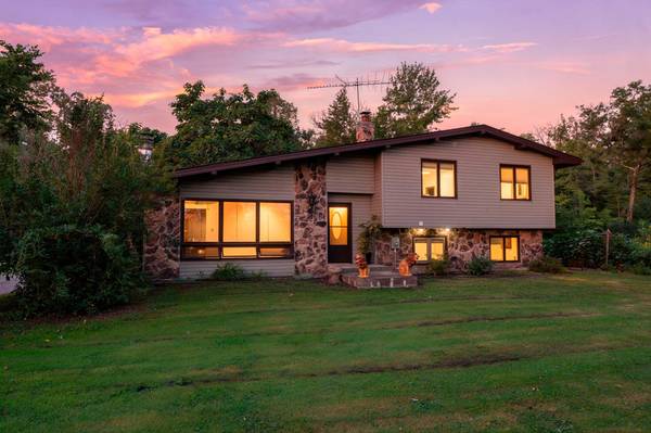 32350 Cedar Crest TRL NE, North Branch, MN 55056