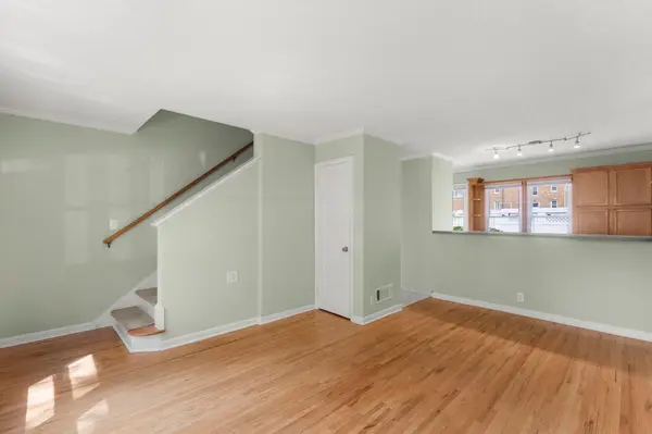 2037 Montreal AVE, Saint Paul, MN 55116