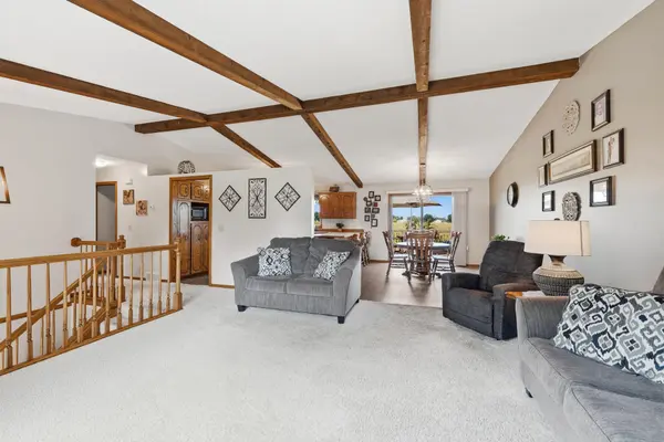 902 Park LN, Belle Plaine, MN 56011