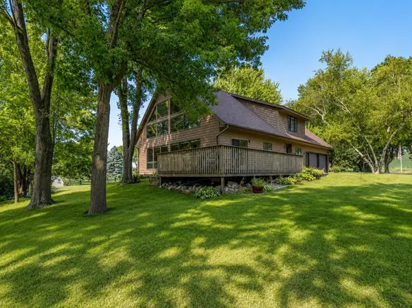 41748 E Shore DR, Kilkenny, MN 56052