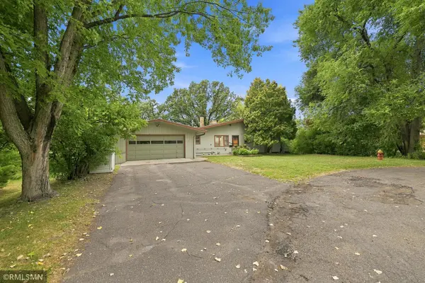 44 Miller Crest LN, Saint Paul, MN 55106