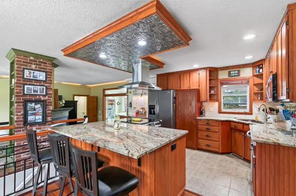 1601 E 82nd ST, Bloomington, MN 55425