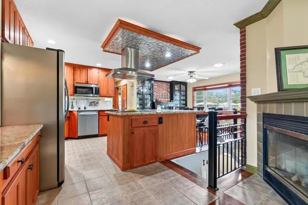 1601 E 82nd ST, Bloomington, MN 55425