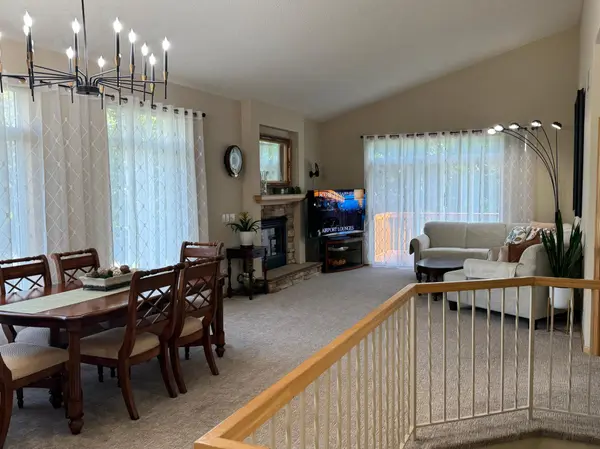 474 Bluebird LN, Woodbury, MN 55125