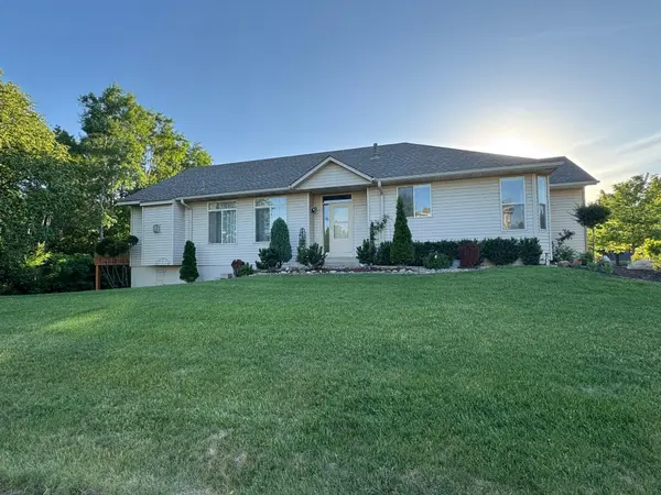 474 Bluebird LN, Woodbury, MN 55125