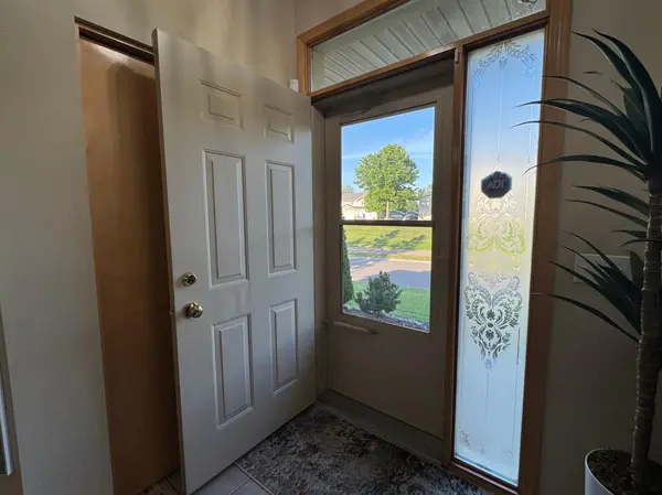 474 Bluebird LN, Woodbury, MN 55125