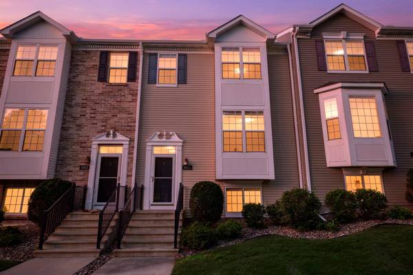 10015 Liatris LN, Eden Prairie, MN 55347