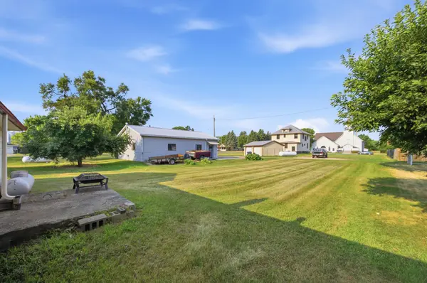 206 1st AVE NE, Hankinson, ND 58041