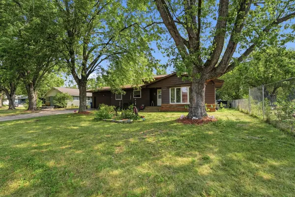 1204 Whitney DR, Saint Cloud, MN 56303