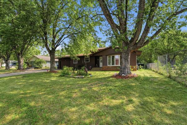 1204 Whitney DR, Saint Cloud, MN 56303