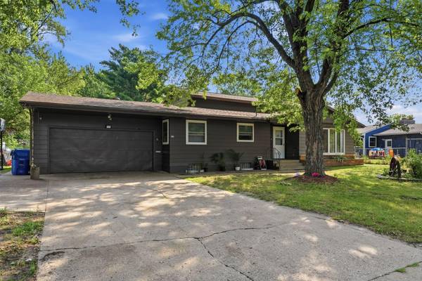 1204 Whitney DR, Saint Cloud, MN 56303