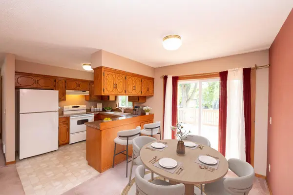 3244 Meadowbrook CT, Vadnais Heights, MN 55127