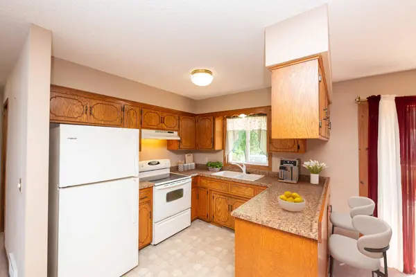 3244 Meadowbrook CT, Vadnais Heights, MN 55127