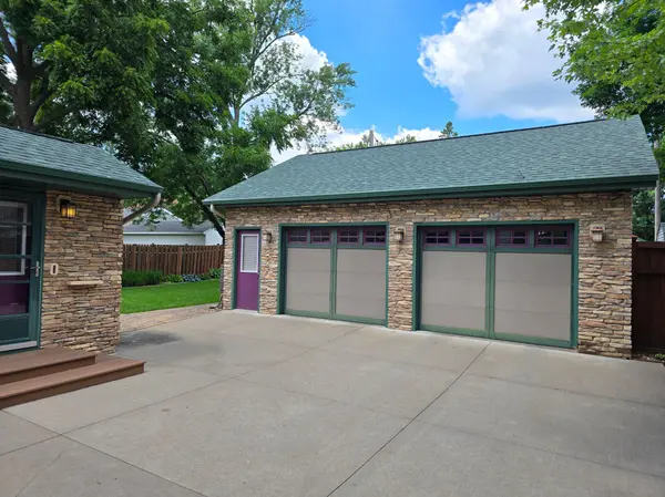 493 Wheelock Pkwy W, Saint Paul, MN 55117