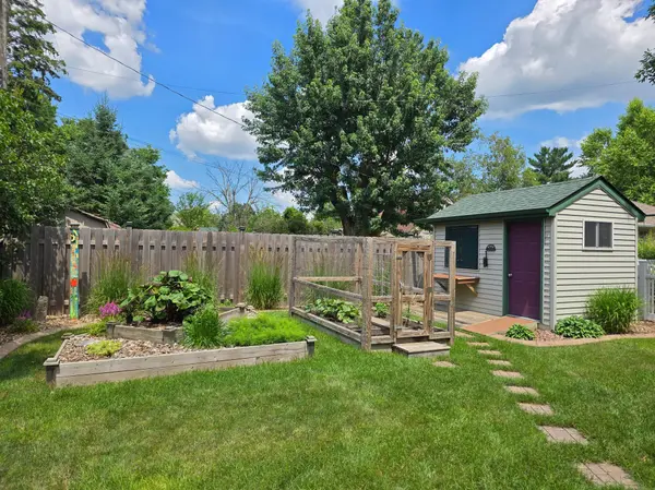 493 Wheelock Pkwy W, Saint Paul, MN 55117