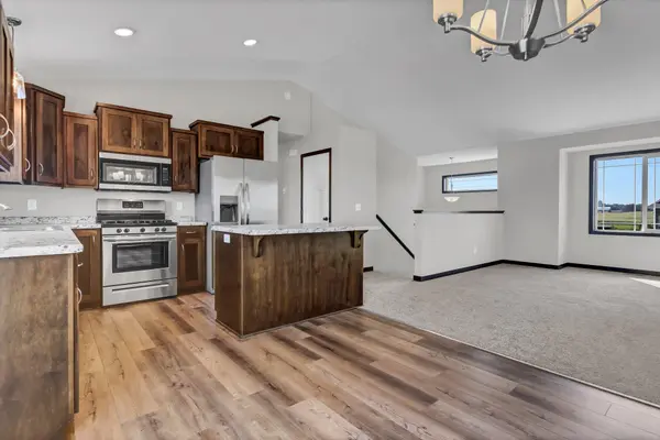 2598 Topaz ST, Saint Augusta, MN 56301