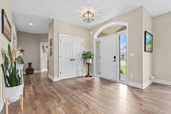 7036 Crowne Oak RD, Eden Prairie, MN 55344