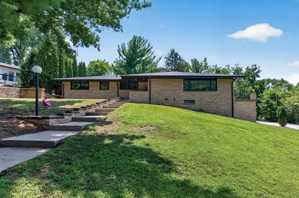 1472 Bridgeview AVE, Eagan, MN 55121