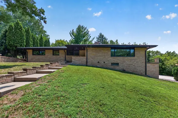 1472 Bridgeview AVE, Eagan, MN 55121
