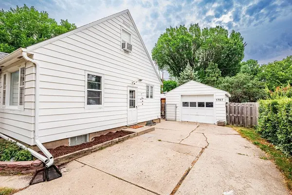 1707 2nd ST N, Fargo, ND 58102