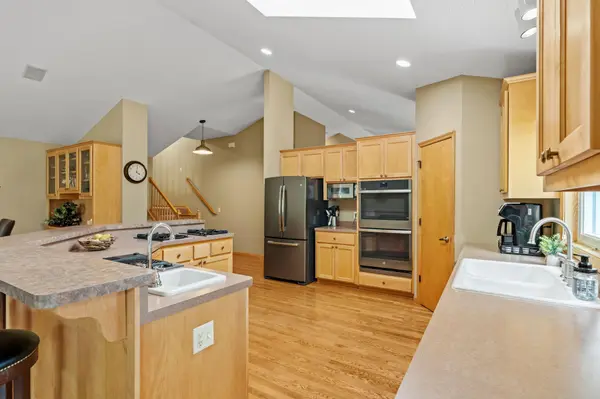 13705 Country PL, Burnsville, MN 55337