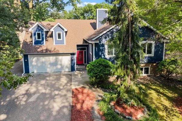 13705 Country PL, Burnsville, MN 55337