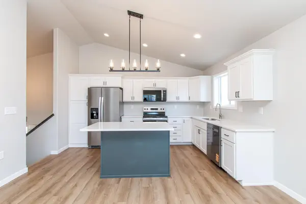 6796 Deer Creek Pkwy, Horace, ND 58104