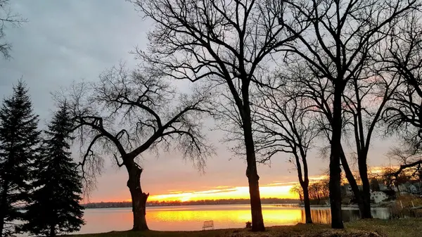 3995 N Shore DR, Mound, MN 55364