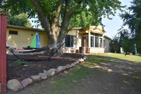 304 Independence AVE S, Clarks Grove, MN 56016