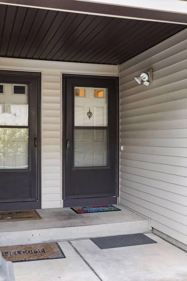 2002 Mesabi AVE E, Maplewood, MN 55109