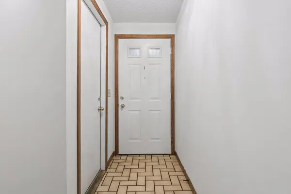 2002 Mesabi AVE E, Maplewood, MN 55109