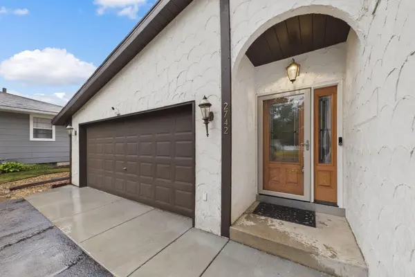 2742 Hilltop CT, North Saint Paul, MN 55109