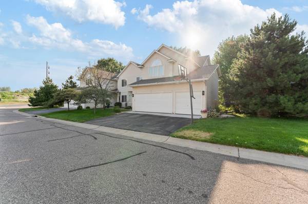 1517 Deerwood BND, Eagan, MN 55122