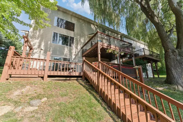 1517 Deerwood BND, Eagan, MN 55122