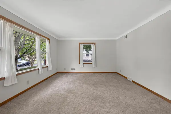 2093 Sherwood AVE, Saint Paul, MN 55119