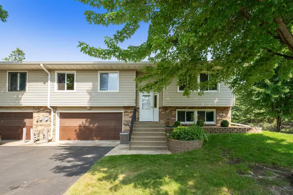 934 94th AVE NE, Blaine, MN 55434