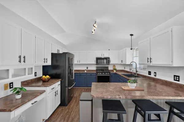 1200 Earle WAY, Burnsville, MN 55306