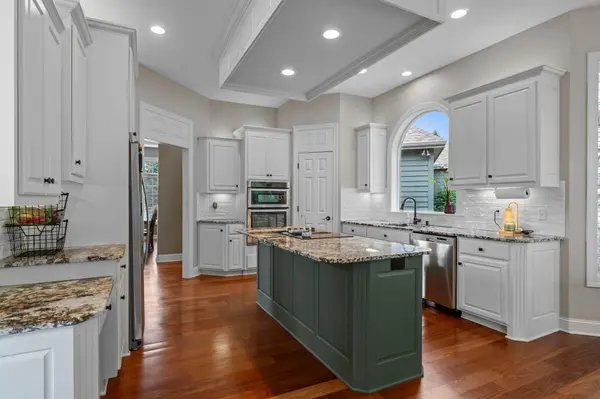 584 Vista Ridge LN, Shakopee, MN 55379