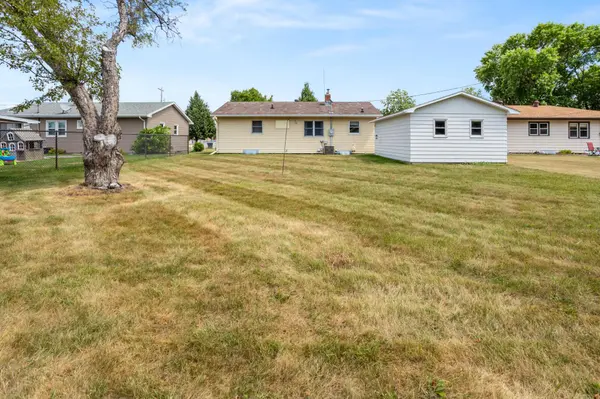 1805 17th ST S, Fargo, ND 58103