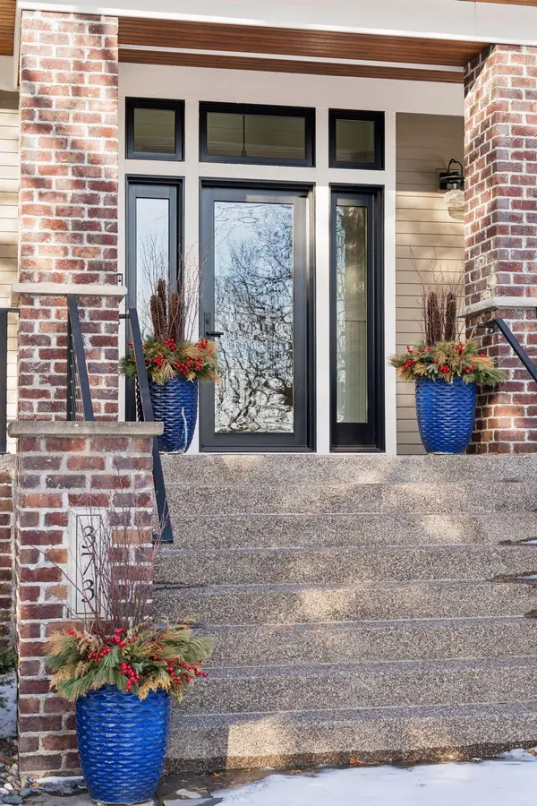 373 Park ST E, Wayzata, MN 55391