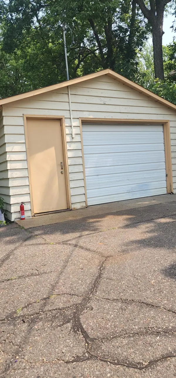 208 Lake BLVD S, Buffalo, MN 55313