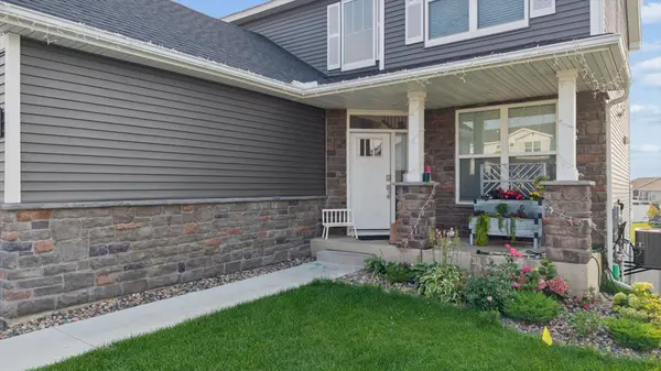1908 Boulder WAY, Carver, MN 55315