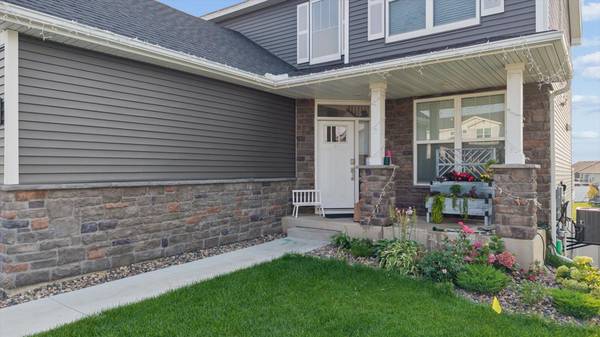 1908 Boulder WAY, Carver, MN 55315