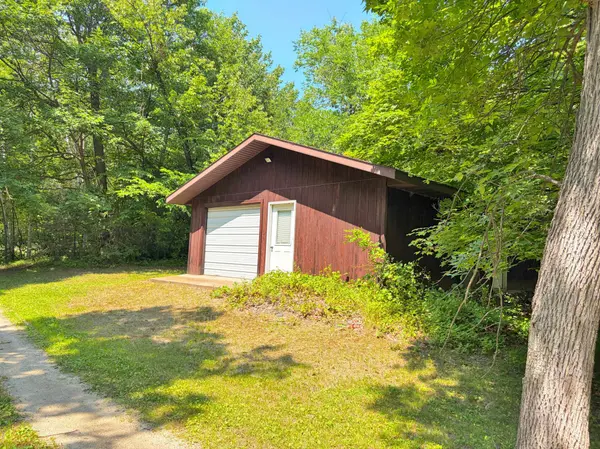 1058 Woodsmen CT NE, Alexandria, MN 56308