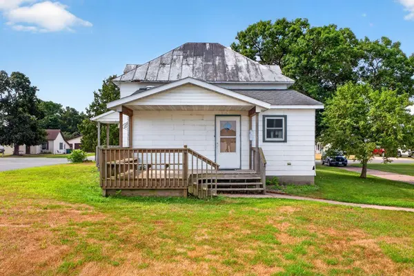 220 W Winona AVE, Kellogg, MN 55945